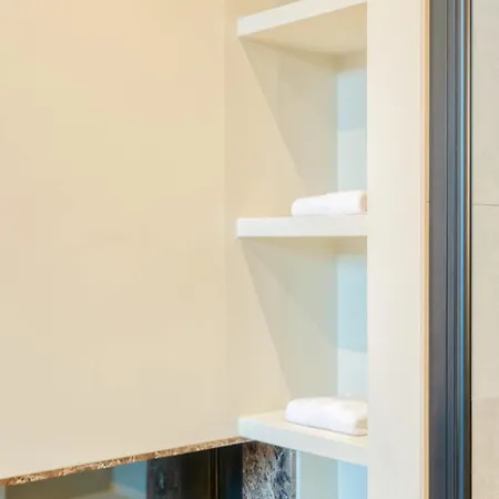 Ideal Terraced Retreat In Ghent's Center アパート *